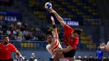 الأهلي يتفوق على الزمالك 15-14 في الشوط الأول من نهائي الكؤوس الأفريقية لكرة اليد