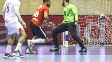 الأهلي يسيطر على الشوط الأول أمام الزمالك في نهائي بطولة أفريقيا لكرة اليد