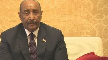 عاجل.. 
                                            عبد الفتاح البرهان يصدر مرسوما دستوريا بتعيين كامل الطيب رئيسا للوزراء
