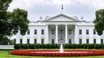 عاجل.. 
                                            البيت الأبيض: ندرس الطريقة المثلى لرفع العقوبات عن سوريا