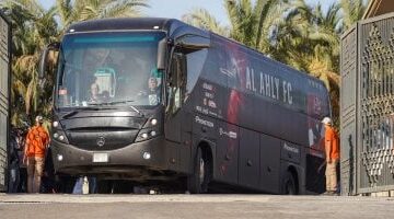 الأهلي يصل استاد القاهرة لموجهة البنك في الدوري