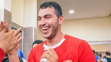 عبد الرحمن فيصل يتألق ويُتوج بجائزة أفضل لاعب في مواجهة الأهلي والزمالك بنهائي الكؤوس الأفريقية لكرة اليد