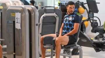المصري يستعيد خدمات محمد هاشم أمام البنك الأهلي بعد انتهاء الإيقاف