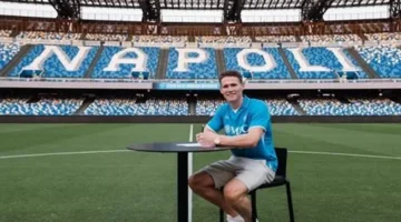 مكتوميناي يضع نابولي على أعتاب لقب الدوري الإيطالي