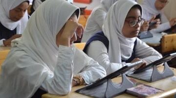 عاجل.. 
                                            التعليم: طلاب أولى وثانية ثانوى غير ملزمين برد التابلت بعد انتهاء دراستهم