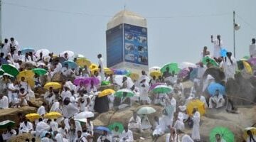 عاجل.. 
                                            ورود وأناشيد وفرحة.. استقبال مهيب لحجاج القرعة في المدينة المنورة