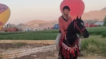 عاجل.. 
                                            سياح العالم يستمتعون بالبالون الطائر وسفارى الخيول بين معابد الأقصر.. صور