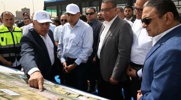 عاجل.. 
                                            رئيس الوزراء يقطع خط سير جولته لتفقد موقف السلام النموذجي الجديد