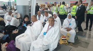 عاجل.. 
                                            يا رايحين للنبى الغالى.. توافد أول أفواج الحجاج على مطار القاهرة