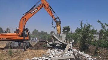 عاجل.. 
                                            إزالة تعديات على حوالى 2 مليون متر أراضى فى الأقصر خلال أسبوع.. صور