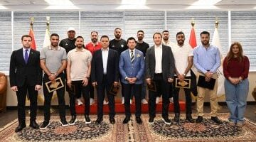 وزير الرياضة يستقبل بعثة الرياضيين العائدين من ليبيا في مقر الوزارة باحتفاء كبير