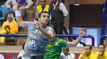 عبد العزيز إيهاب يتألق كأفضل لاعب في مواجهة الأهلي ودرب سلطان المغربي بكأس أفريقيا لليد