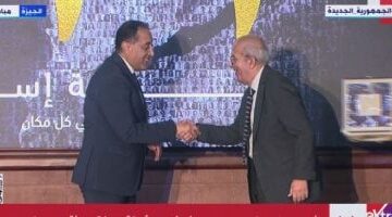 عاجل.. 
                                            رئيس الوزراء يكرم عددا من الرموز المشرفة بمرفق هيئة الإسعاف المصرية