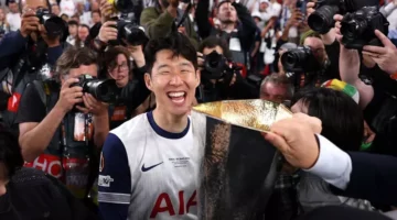 بعد انتظار 20 عامًا، الدوري الأوروبي يضع حداً لصيام سون عن الألقاب (فيديو)