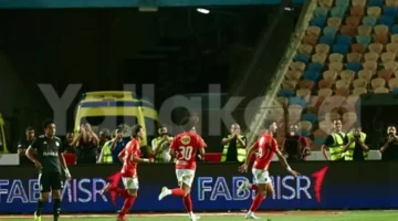 حلق عاليًا بحرية.. نسر الأهلي يرفع درع الدوري للمرة الـ45 (فيديو)