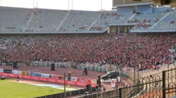 جماهير الأهلي تضيء مدرجات استاد القاهرة قبل مواجهة فاركو