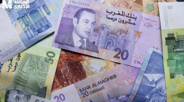 الميكروفون يسقط أثناء التصريح.. زيادة مرتقبة في رواتب المتقاعدين بالمغرب عام 2025
