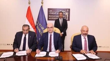 اتفاقيات استثمارية كبرى وزير الاتصالات يشهد توقيع صفقات جديدة لتعزيز
