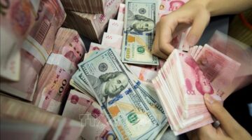 تراجع حاد ومفاجئ أسعار الدولار واليوان الصيني تنخفض أمام الجنيه