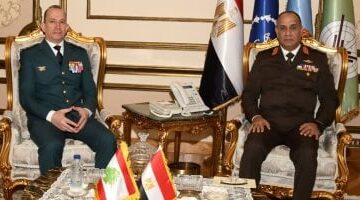 تعزيز التعاون العسكري الفريق أشرف سالم زاهر يلتقي قائد الجيش