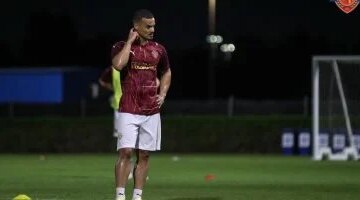 رقم تهديفي مميز فخري لاكاي يصل إلى 49 مساهمة في