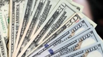 رقم جديد الآن سعر الدولار اليوم يتخطى التوقعات مقابل الجنيه