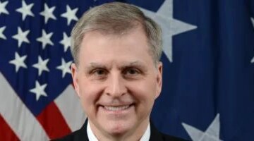 قرار مفاجئ تنحية مدير الأركان المشتركة الأمريكية بعد شهرين فقط