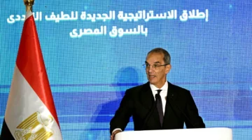 وزير الاتصالات يعلن توقيع أكبر صفقة ترددات في تاريخ مصر.webp